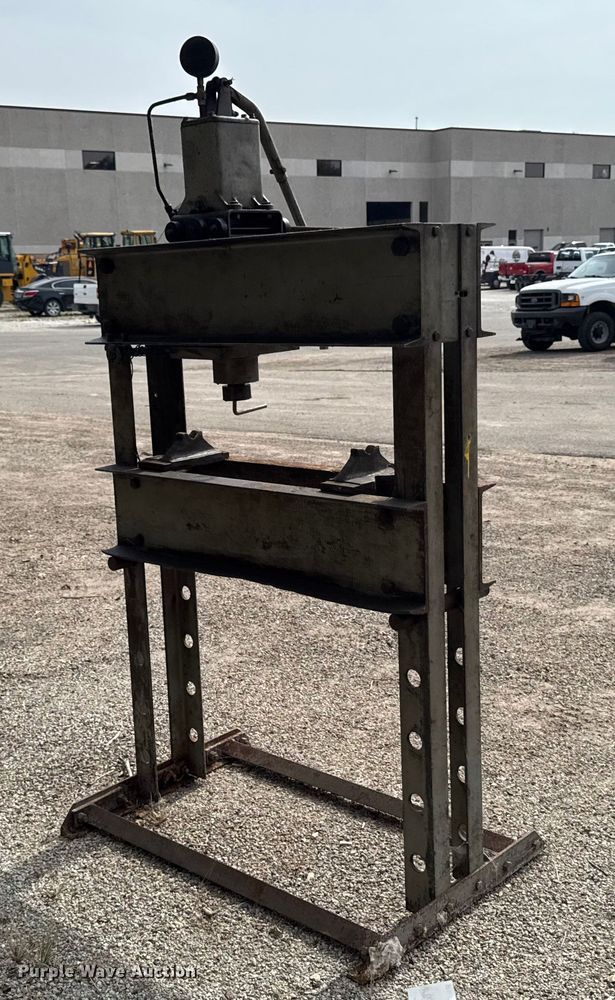 image for item EA1920 Hydraulic press