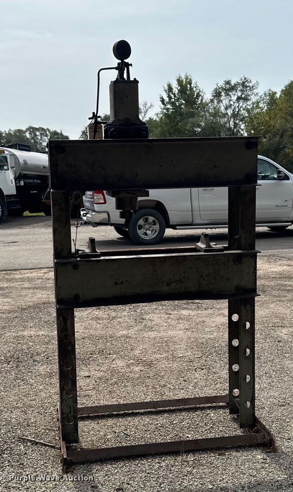 image for item EA1920 Hydraulic press