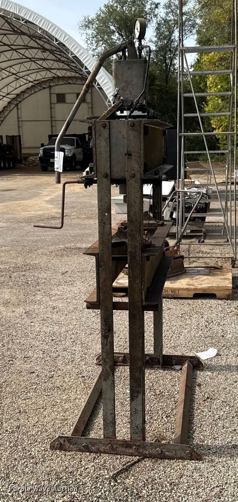 image for item EA1920 Hydraulic press