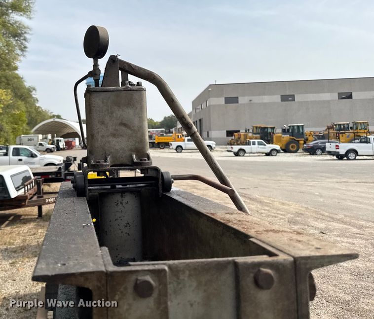 image for item EA1920 Hydraulic press