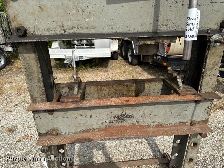 image for item EA1920 Hydraulic press