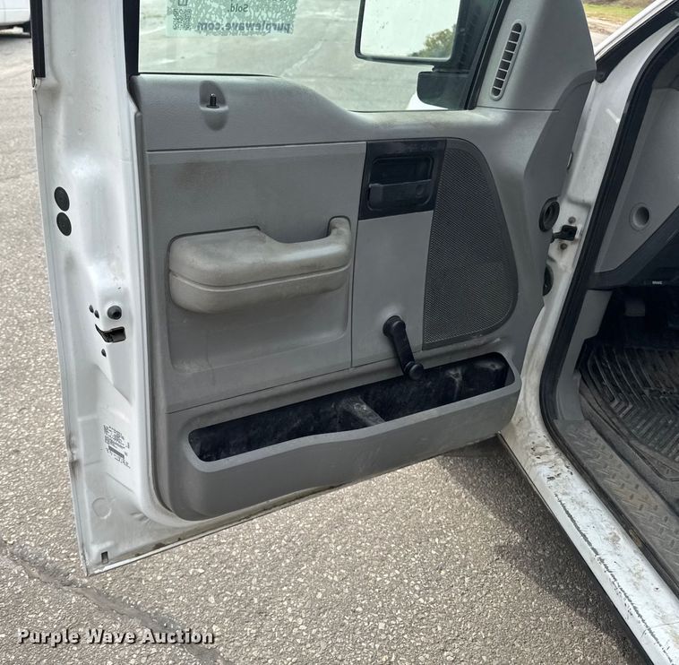 image for item EA1922 2005 Ford F150 pickup truck