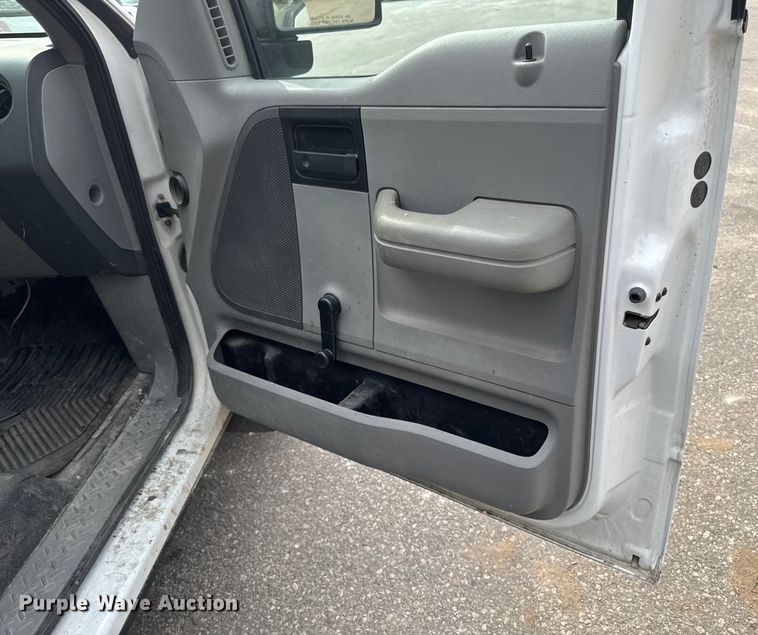 image for item EA1922 2005 Ford F150 pickup truck