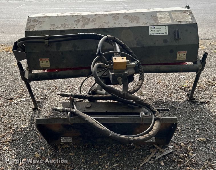 image for item EA1929 John Deere BA72 skid steer broom