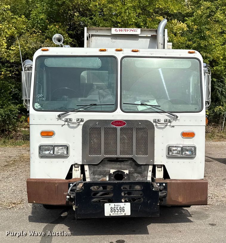 image for item EA1932 2014 Peterbilt 320 refuse truck