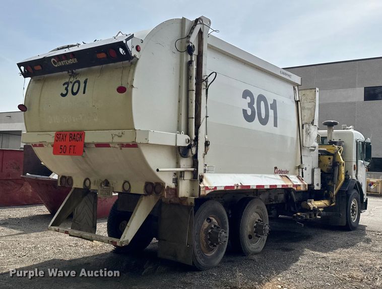 image for item EA1932 2014 Peterbilt 320 refuse truck