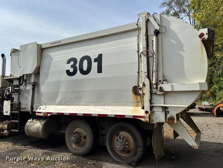 image for item EA1932 2014 Peterbilt 320 refuse truck