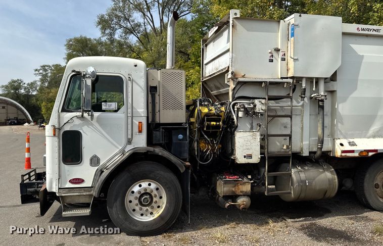 image for item EA1932 2014 Peterbilt 320 refuse truck