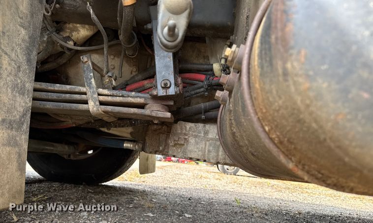 image for item EA1932 2014 Peterbilt 320 refuse truck