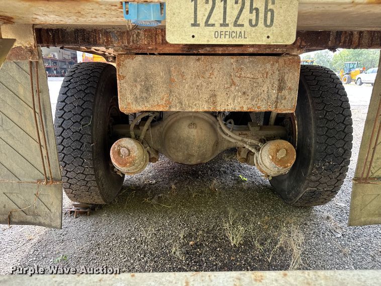 image for item EA1932 2014 Peterbilt 320 refuse truck