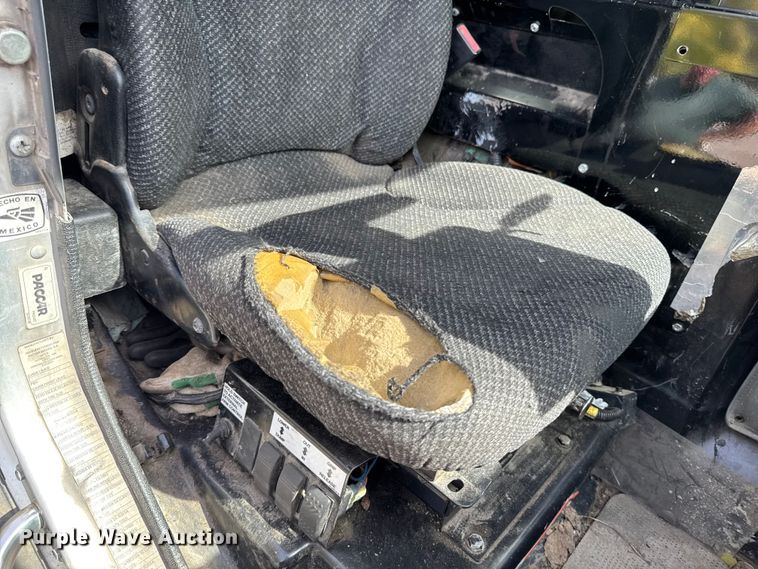 image for item EA1932 2014 Peterbilt 320 refuse truck