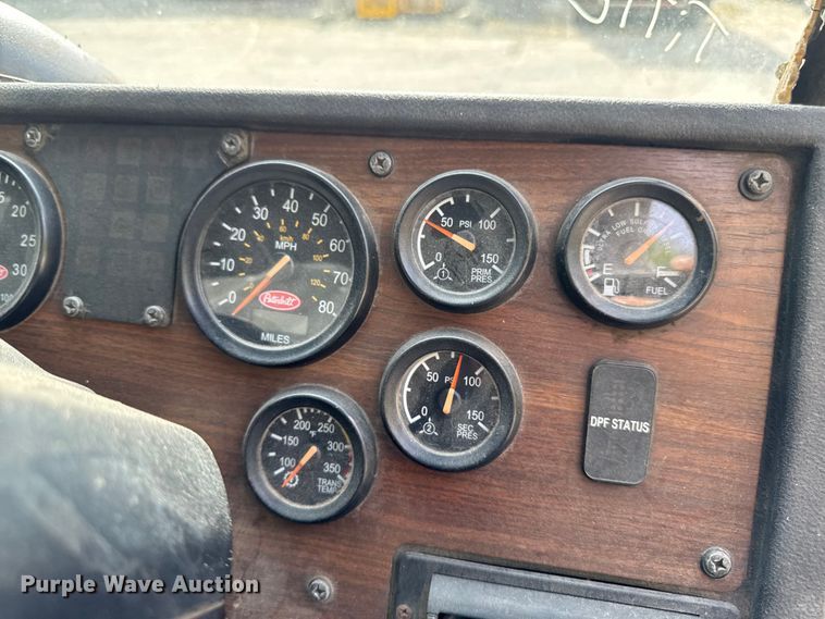 image for item EA1932 2014 Peterbilt 320 refuse truck