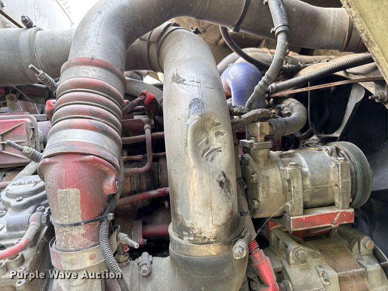 image for item EA1932 2014 Peterbilt 320 refuse truck