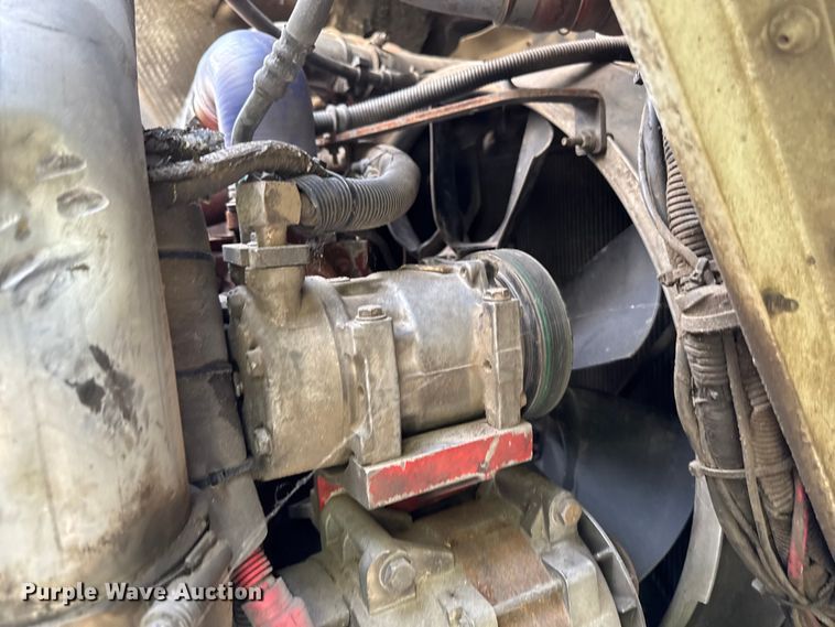 image for item EA1932 2014 Peterbilt 320 refuse truck