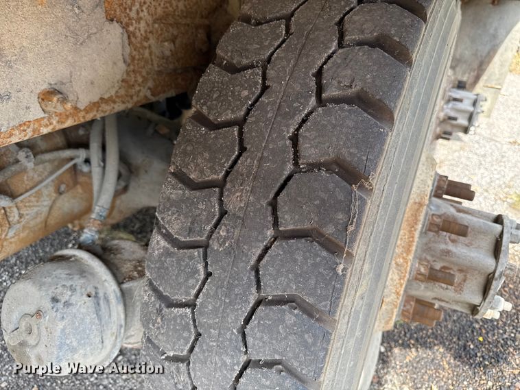 image for item EA1932 2014 Peterbilt 320 refuse truck