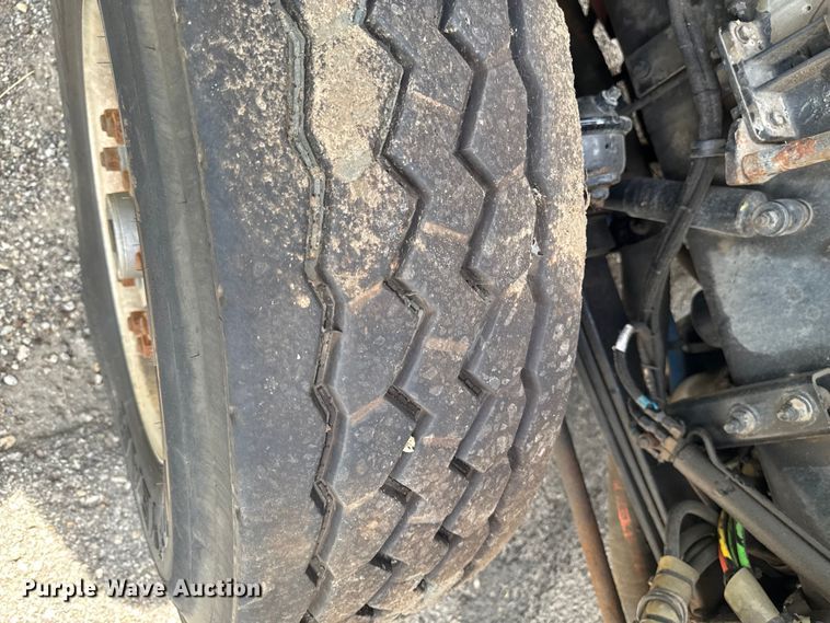 image for item EA1932 2014 Peterbilt 320 refuse truck