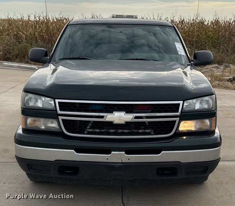 image for item EA1935 2006 Chevrolet Silverado 1500 Ext. Cab pickup truck