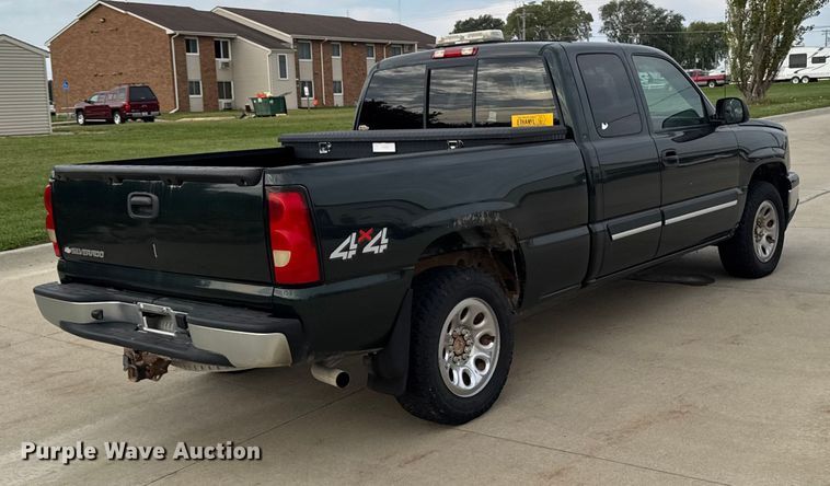 image for item EA1935 2006 Chevrolet Silverado 1500 Ext. Cab pickup truck