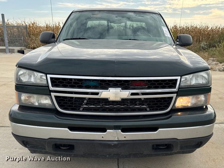 image for item EA1935 2006 Chevrolet Silverado 1500 Ext. Cab pickup truck