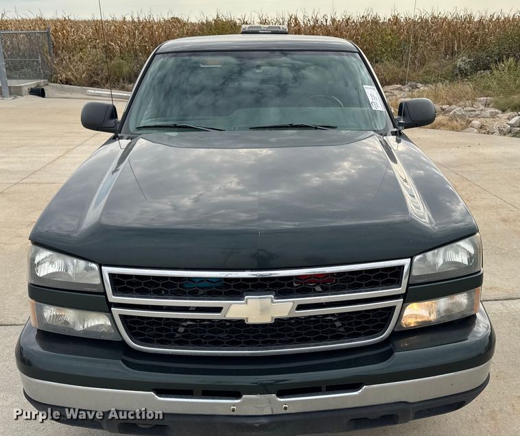 image for item EA1935 2006 Chevrolet Silverado 1500 Ext. Cab pickup truck