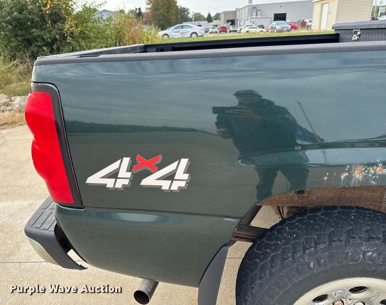 image for item EA1935 2006 Chevrolet Silverado 1500 Ext. Cab pickup truck