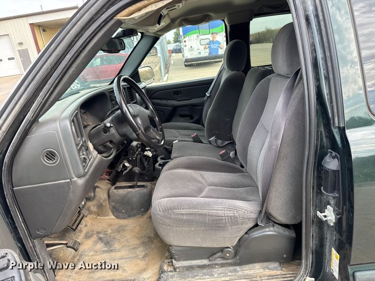 image for item EA1935 2006 Chevrolet Silverado 1500 Ext. Cab pickup truck