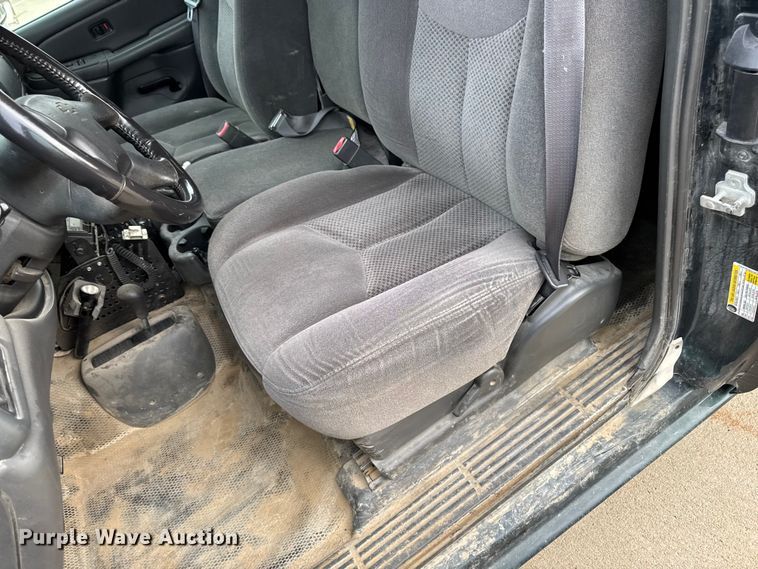 image for item EA1935 2006 Chevrolet Silverado 1500 Ext. Cab pickup truck