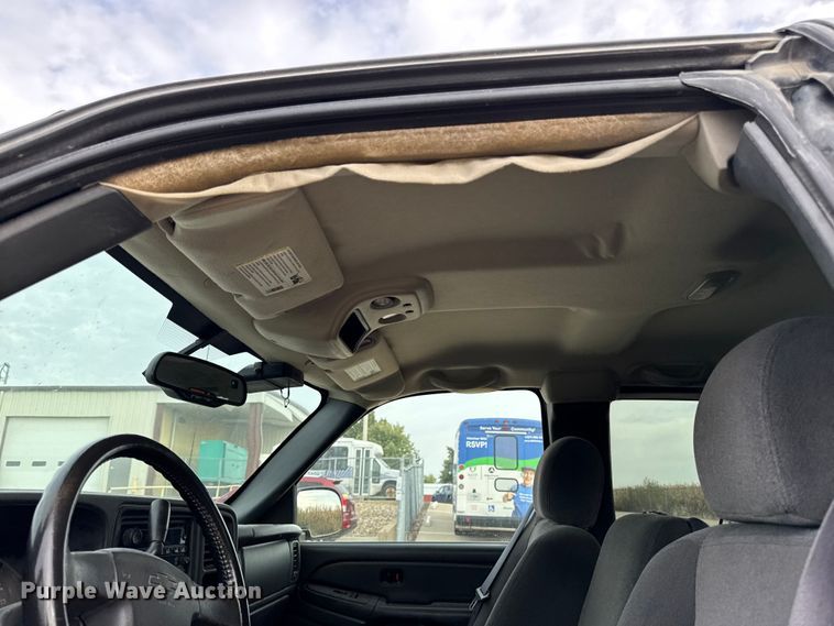 image for item EA1935 2006 Chevrolet Silverado 1500 Ext. Cab pickup truck