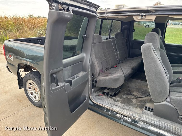 image for item EA1935 2006 Chevrolet Silverado 1500 Ext. Cab pickup truck