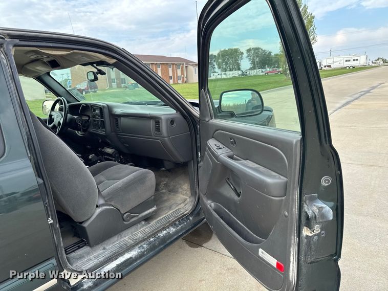 image for item EA1935 2006 Chevrolet Silverado 1500 Ext. Cab pickup truck