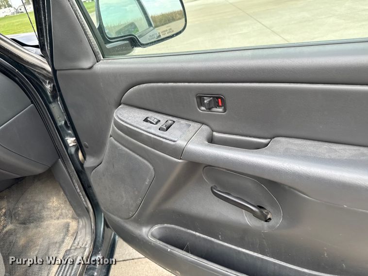 image for item EA1935 2006 Chevrolet Silverado 1500 Ext. Cab pickup truck