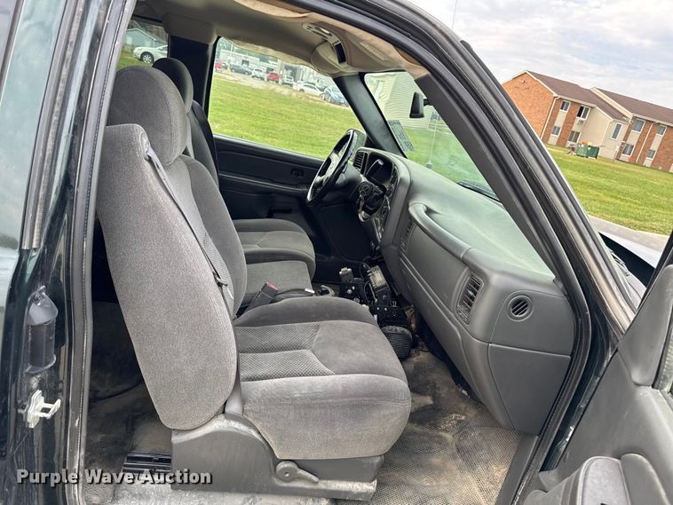 image for item EA1935 2006 Chevrolet Silverado 1500 Ext. Cab pickup truck