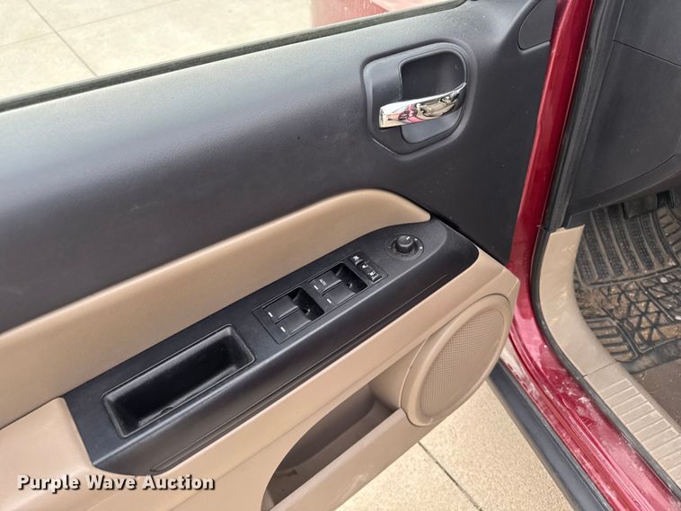 image for item EA1936 2012 Jeep Compass 