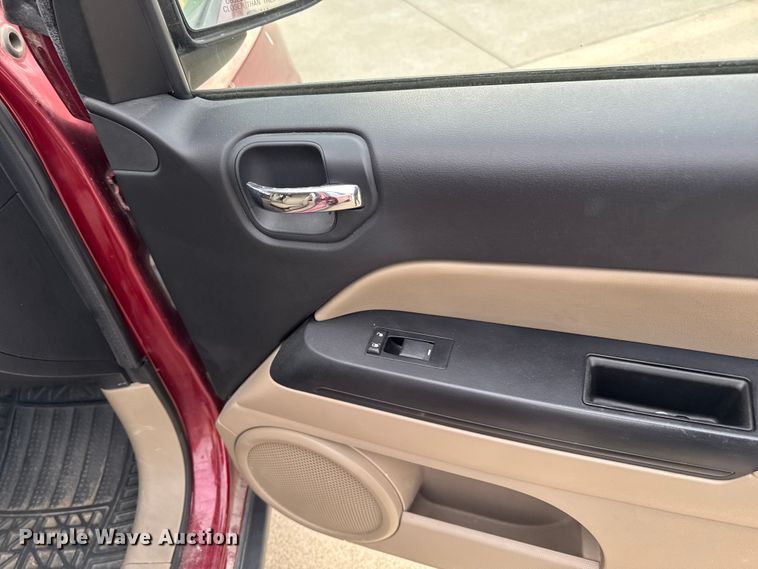 image for item EA1936 2012 Jeep Compass 