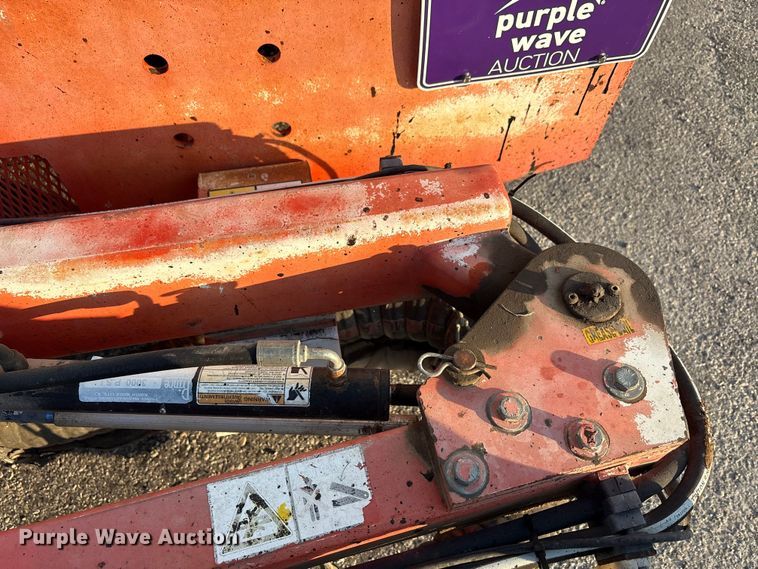 image for item EA7530 2011 UD UD3300 pothole patcher truck