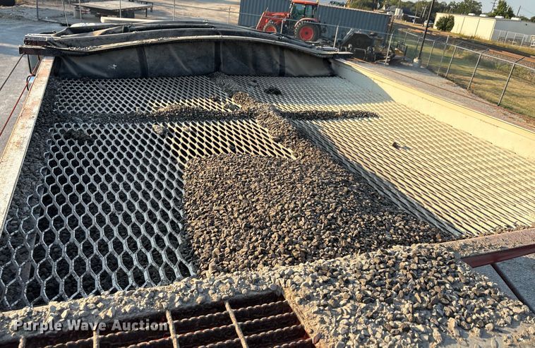 image for item EA7530 2011 UD UD3300 pothole patcher truck