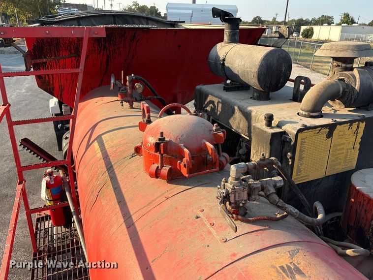 image for item EA7530 2011 UD UD3300 pothole patcher truck