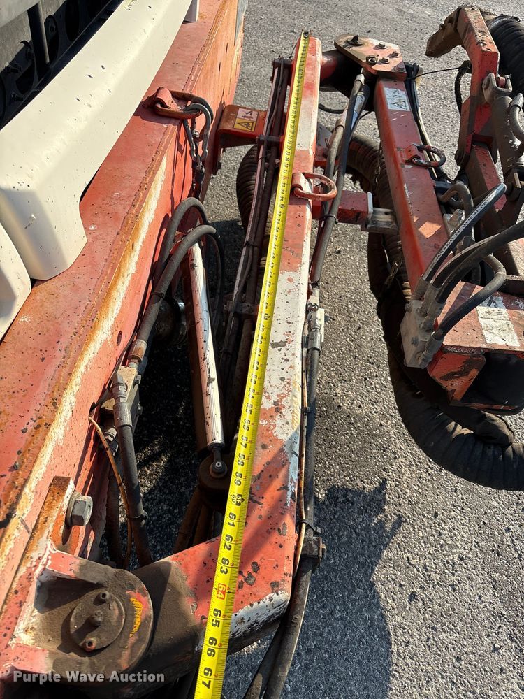 image for item EA7530 2011 UD UD3300 pothole patcher truck