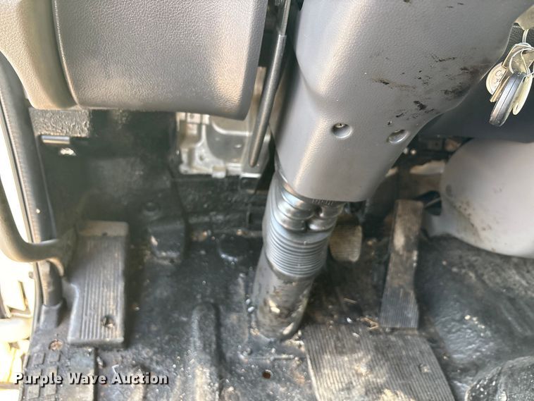 image for item EA7530 2011 UD UD3300 pothole patcher truck