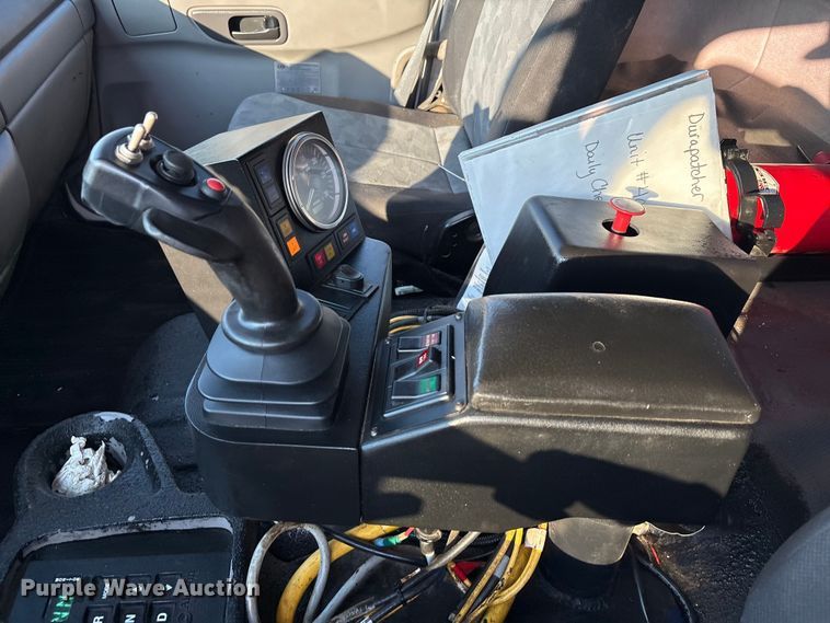 image for item EA7530 2011 UD UD3300 pothole patcher truck