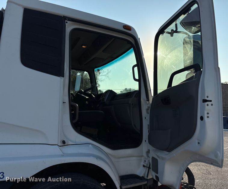 image for item EA7530 2011 UD UD3300 pothole patcher truck