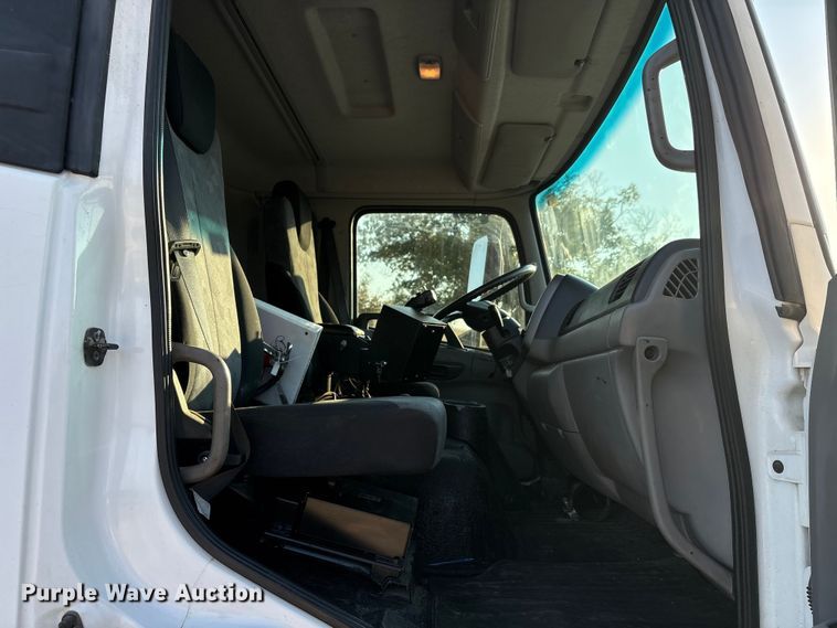 image for item EA7530 2011 UD UD3300 pothole patcher truck