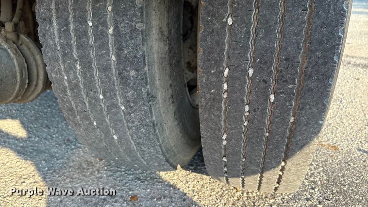 image for item EA7530 2011 UD UD3300 pothole patcher truck