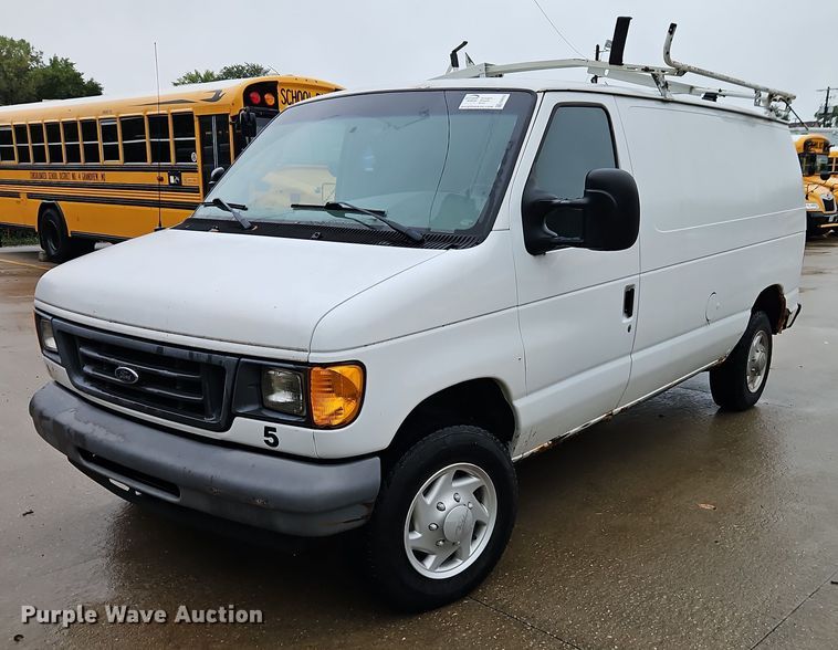image for item EB8332 2007 Ford E250 van