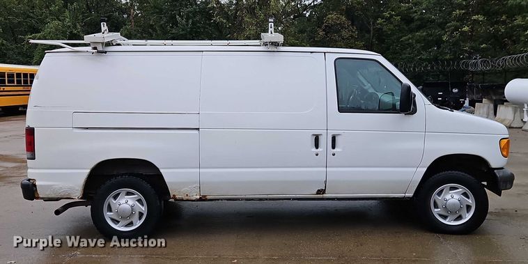 image for item EB8332 2007 Ford E250 van