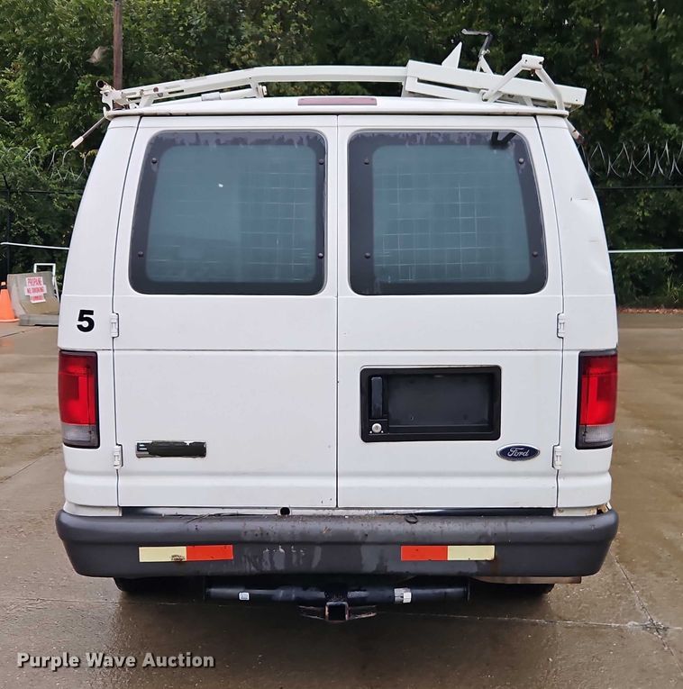 image for item EB8332 2007 Ford E250 van