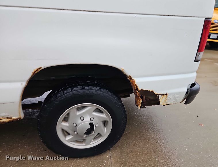 image for item EB8332 2007 Ford E250 van