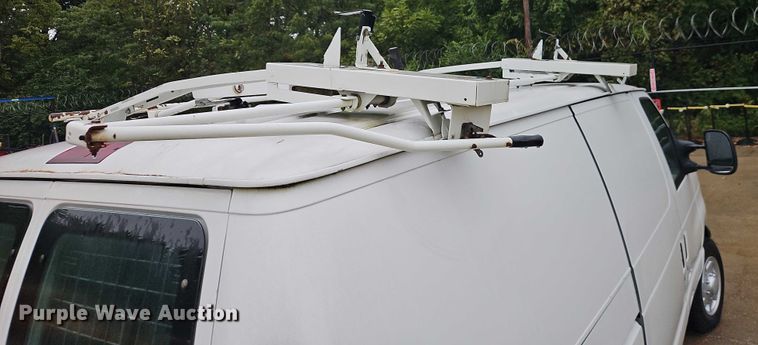 image for item EB8332 2007 Ford E250 van