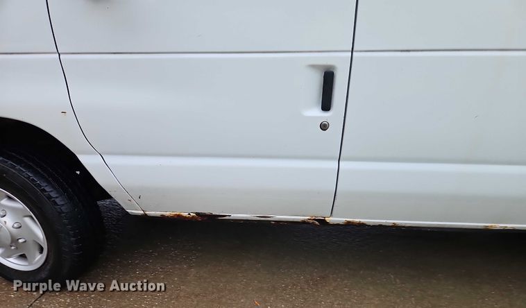 image for item EB8332 2007 Ford E250 van