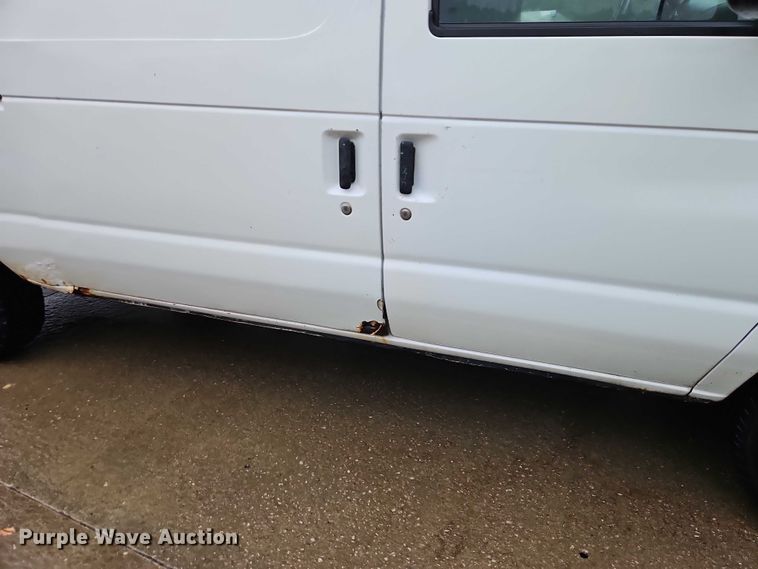 image for item EB8332 2007 Ford E250 van